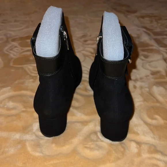 Womens Black Rockport Bootie w/decorative Buckle. 7W - Picture 5 of 11